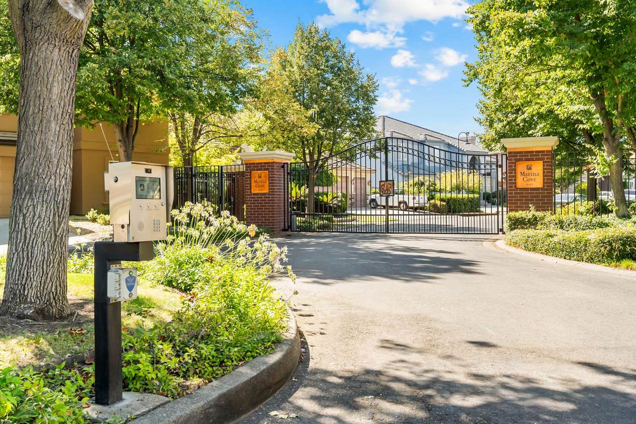 11 Lake Harbor Court - Photo 1
