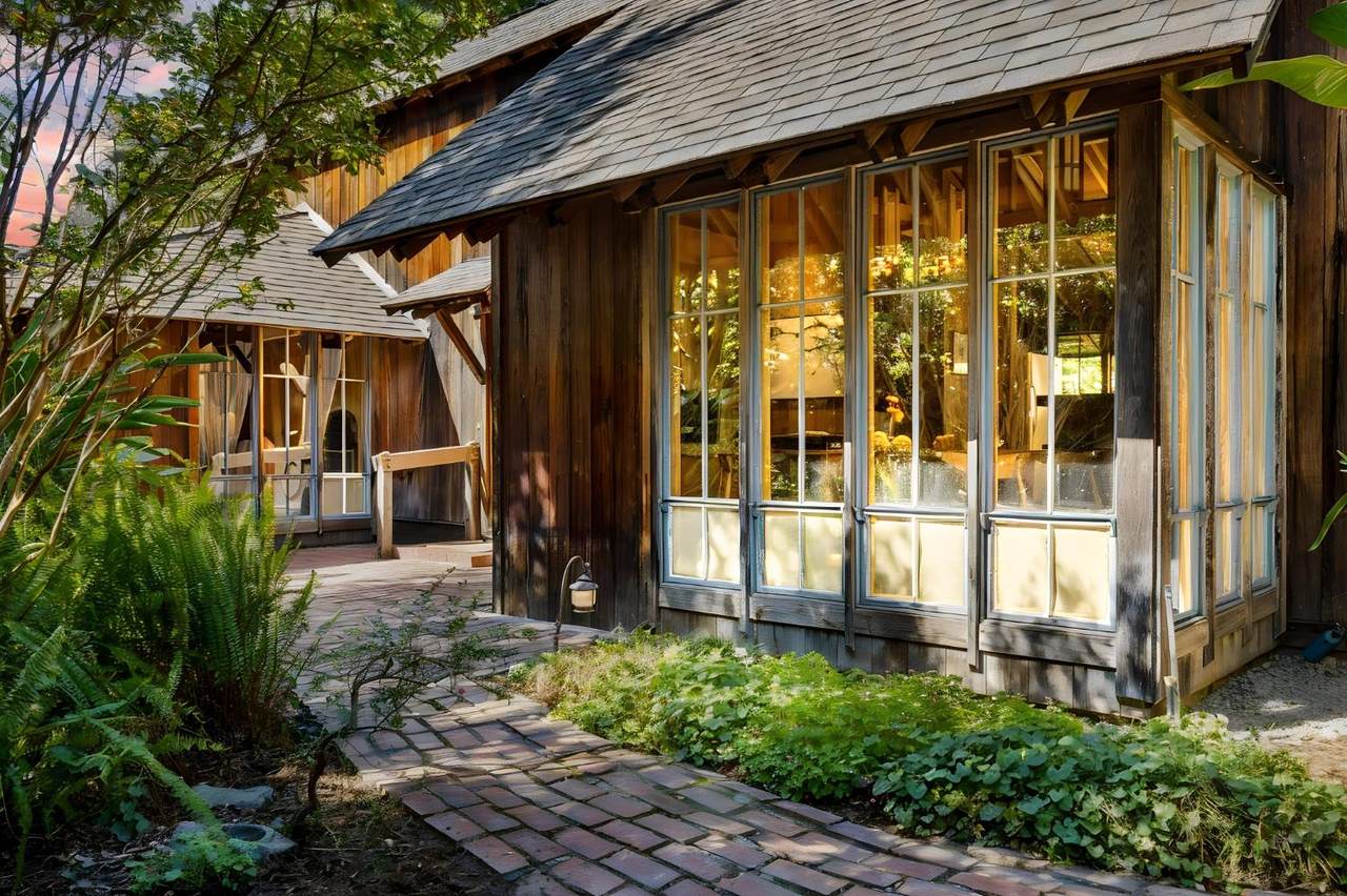 601 Shangri Lane - Photo 1