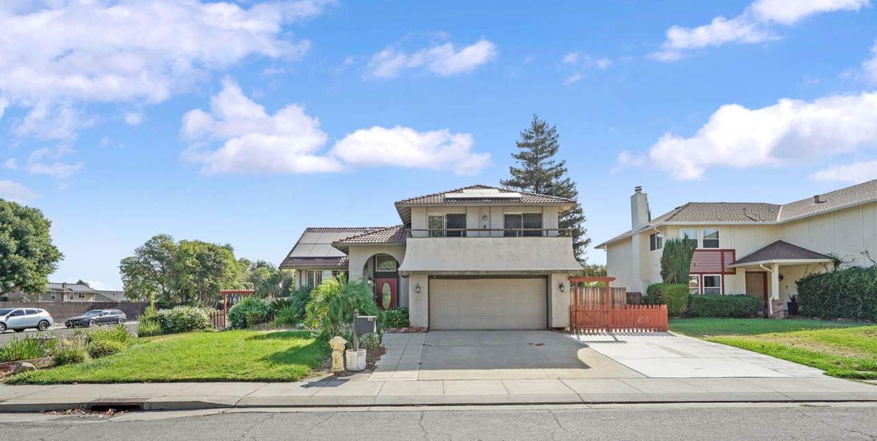 152 Redwood Avenue - Photo 1