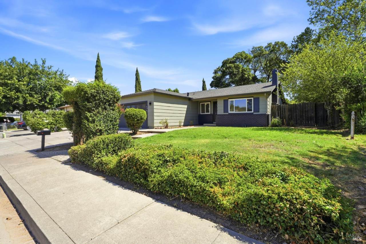 640 Creekside Circle - Photo 1