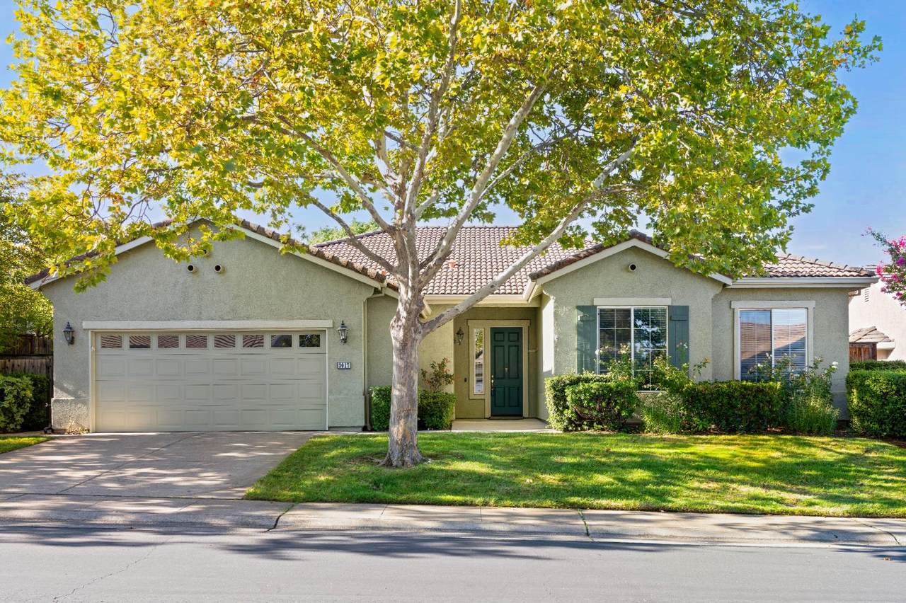 3017 Crestwood Way - Photo 1