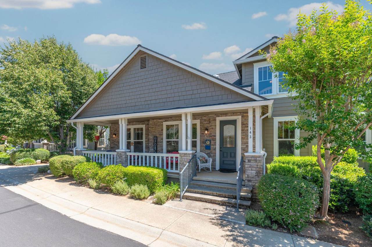 142 Fieldstone Drive - Photo 1