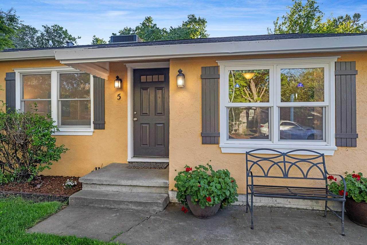 5 Simmons Way - Photo 1