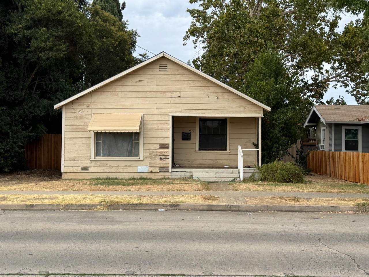 633 Reeves Avenue - Photo 1