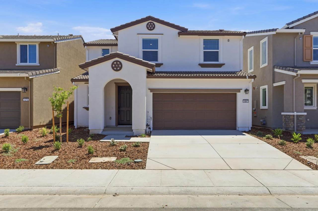 1267 Leonhardt Loop - Photo 1