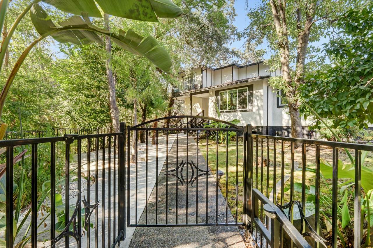 77 Columbia Avenue - Photo 1