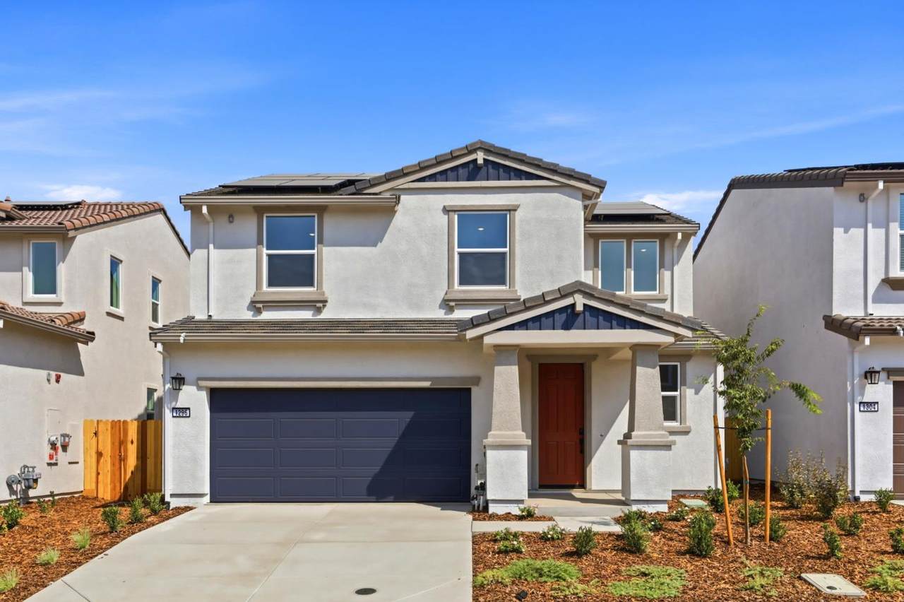 1296 Leonhardt Loop - Photo 1