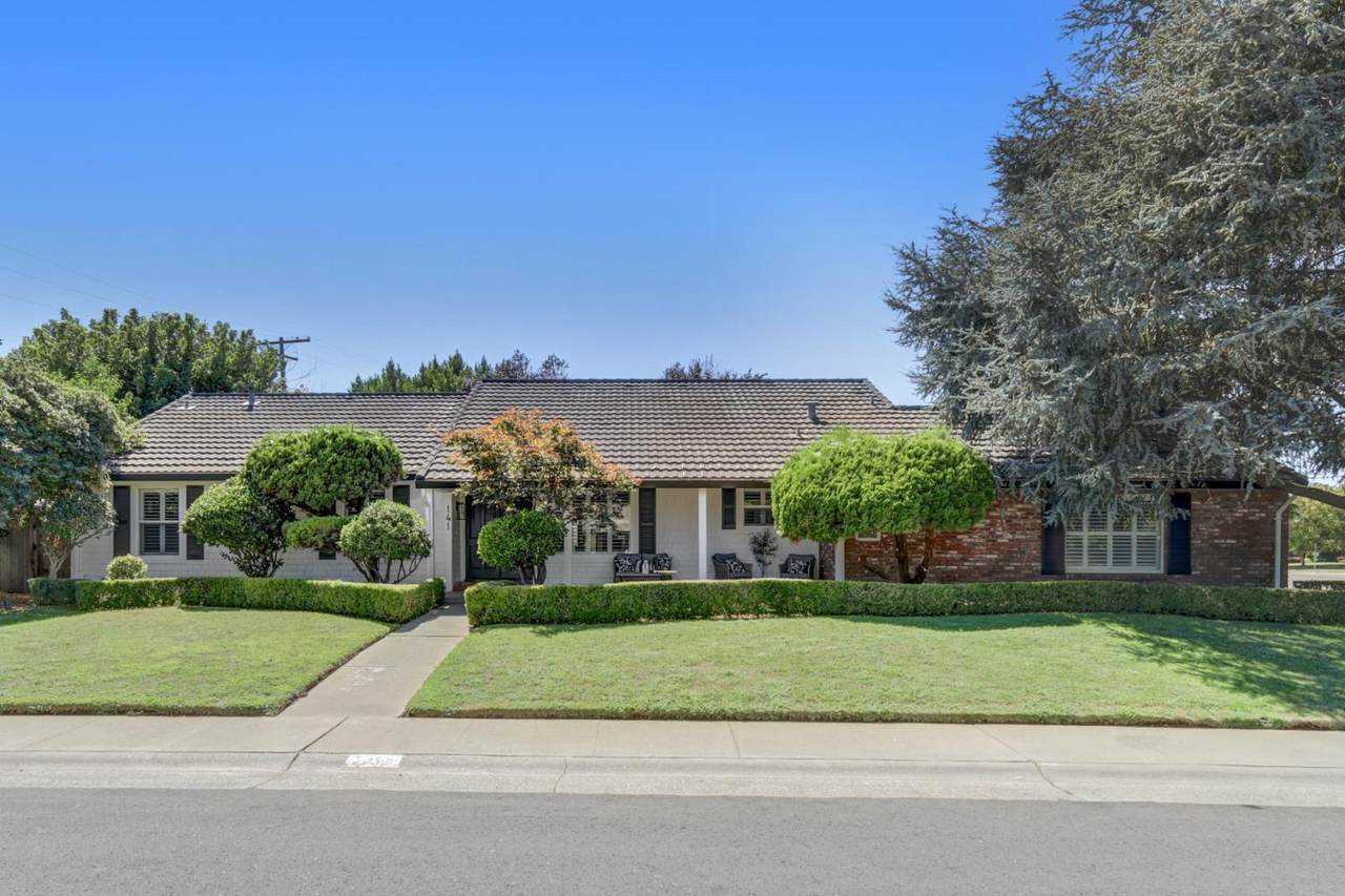 141 Clunie Drive - Photo 1