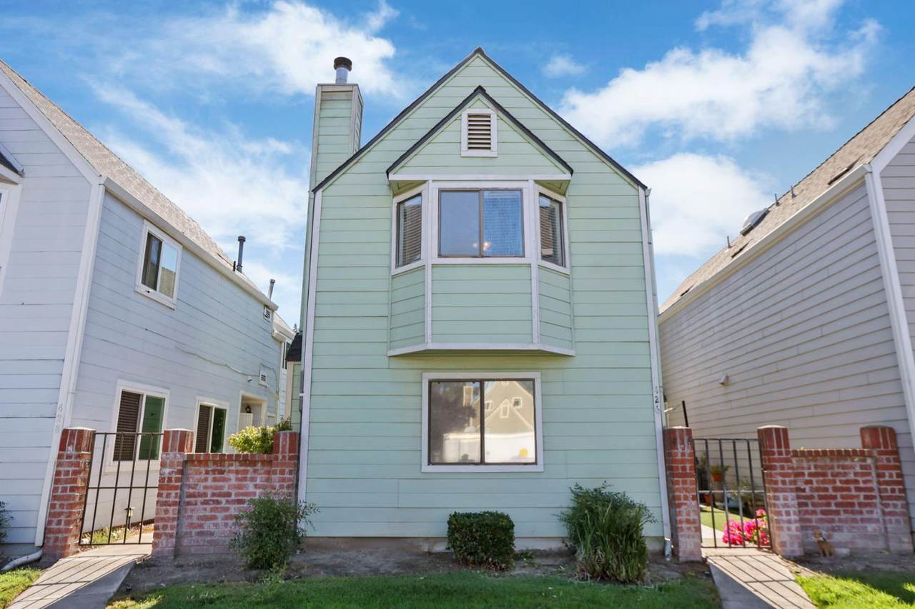 426 Benjamin Place - Photo 1