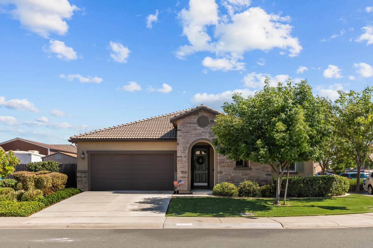 905 Ellis Circle - Photo 1