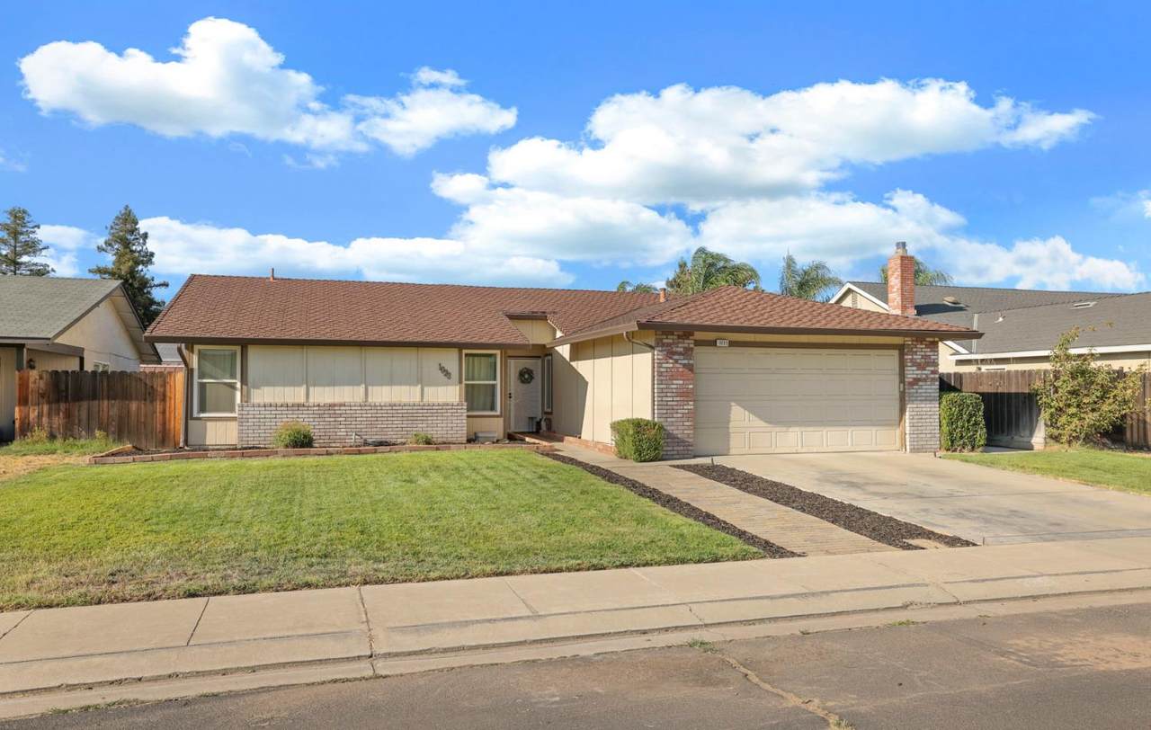 1033 Pepperwood Drive - Photo 1
