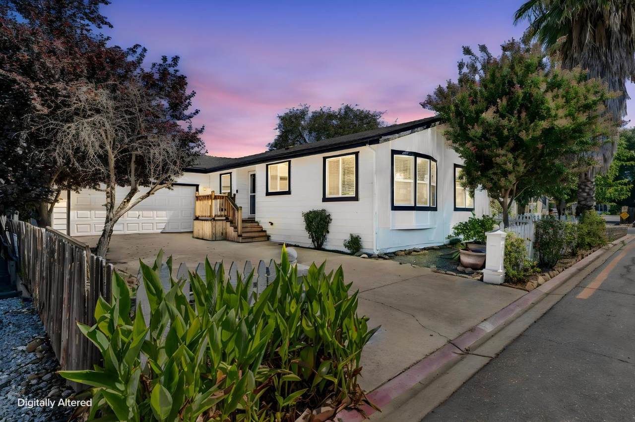 5535 Oak Dr - Photo 1