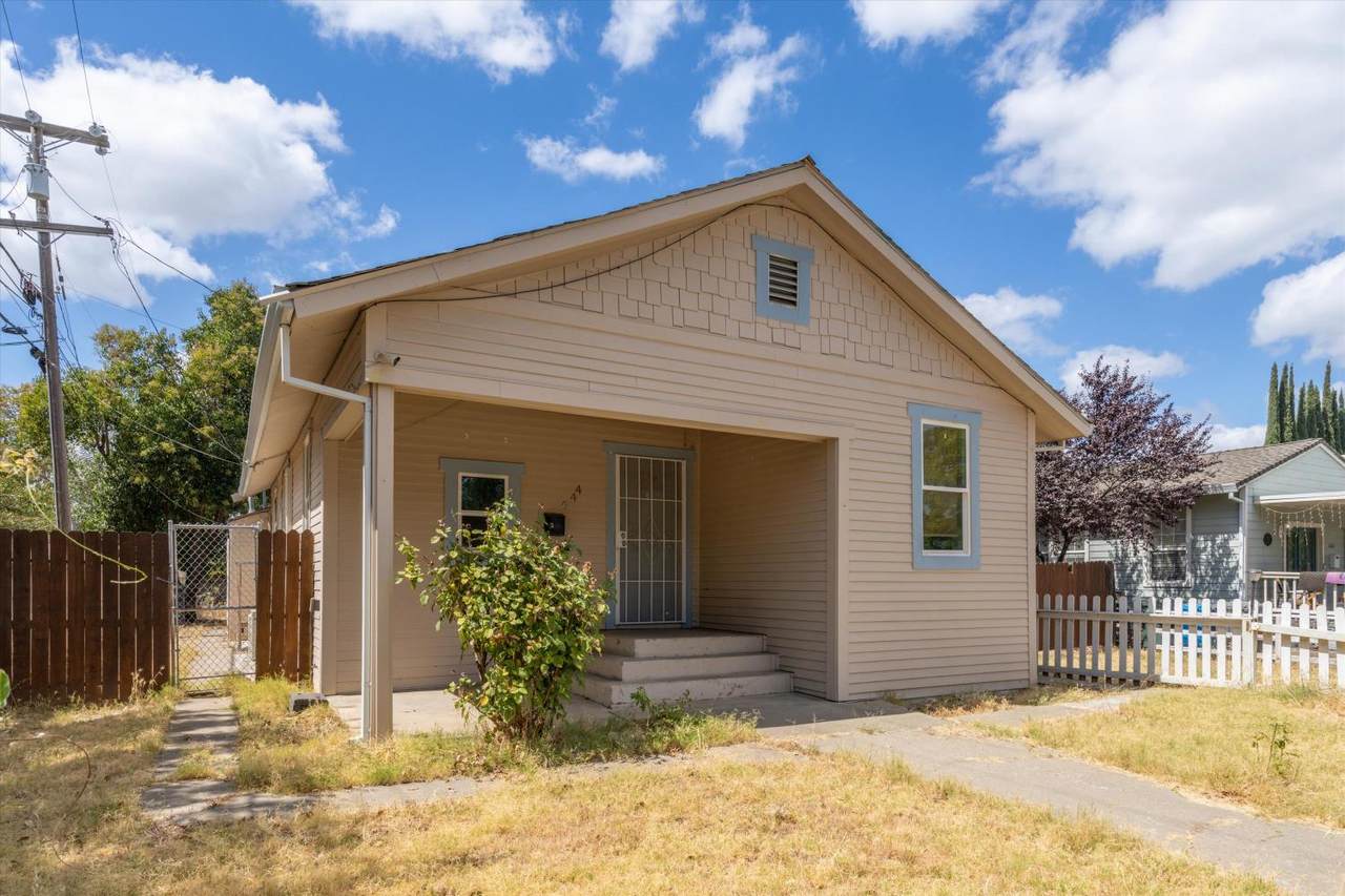 644 Walnut Street - Photo 1