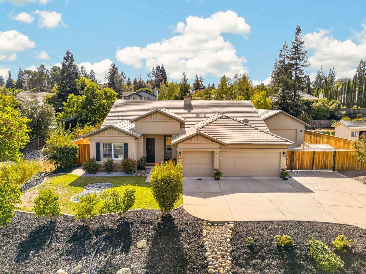 2108 Summer Drive - Photo 1