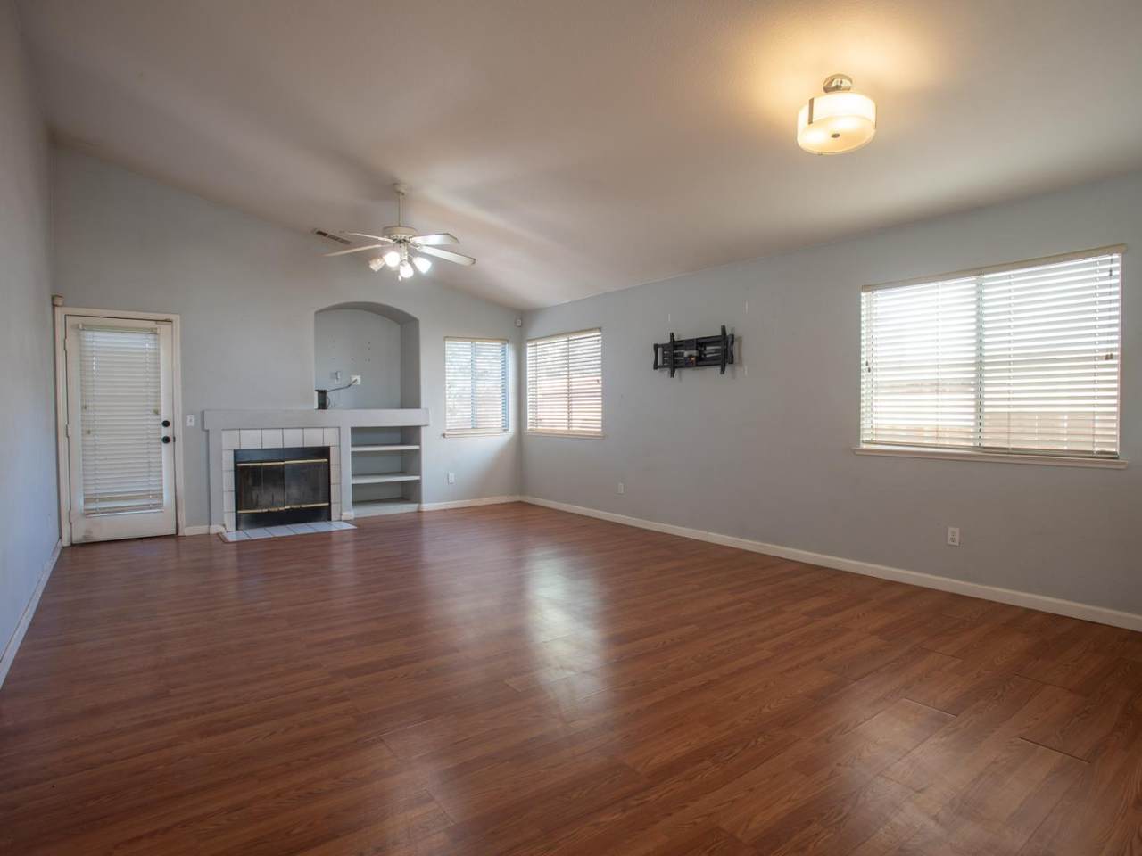 https://bt-photos.global.ssl.fastly.net/sacramento/1280_boomver_1_561226581-2.jpg