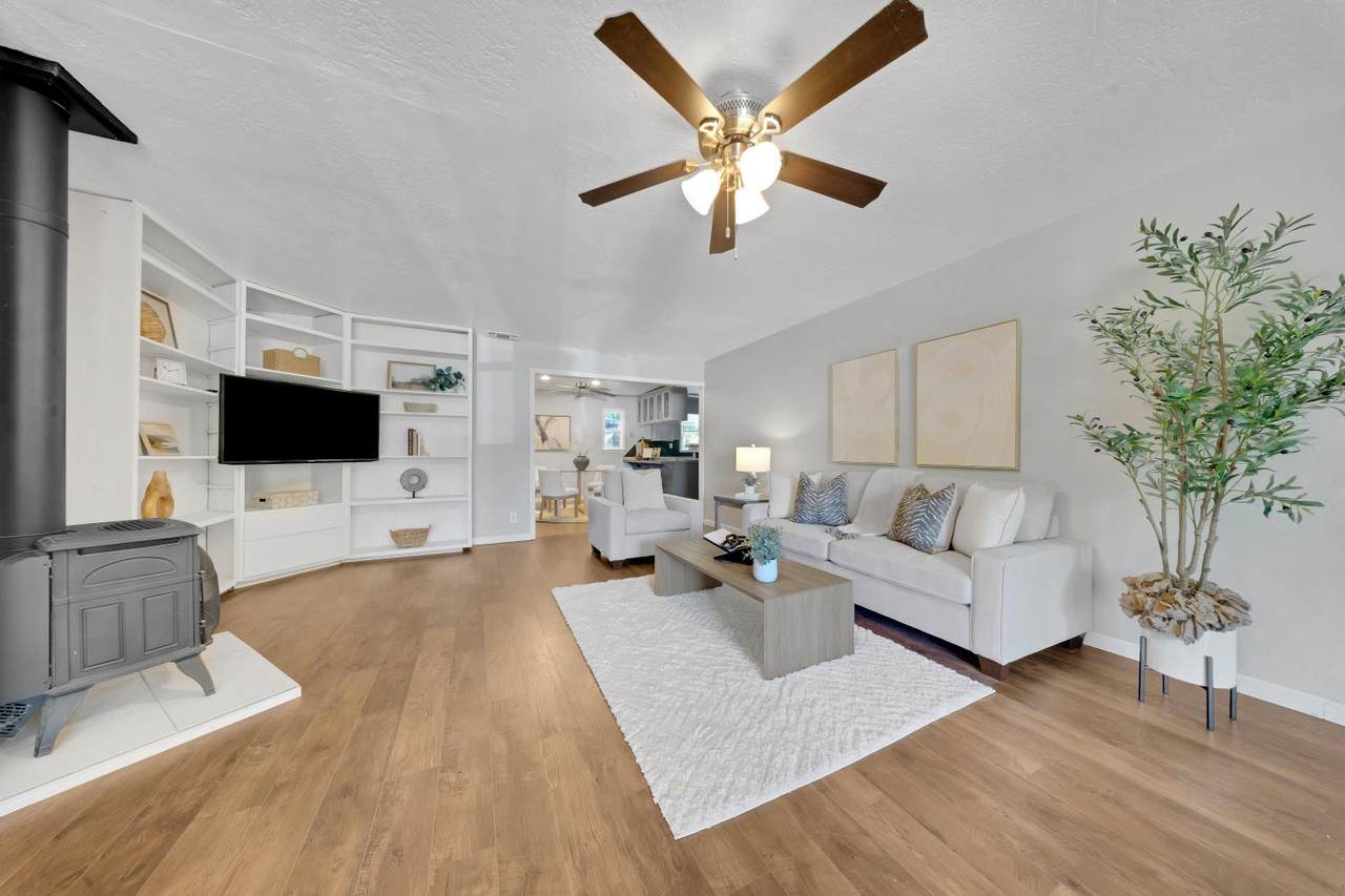 5556 Joan Way - Photo 1