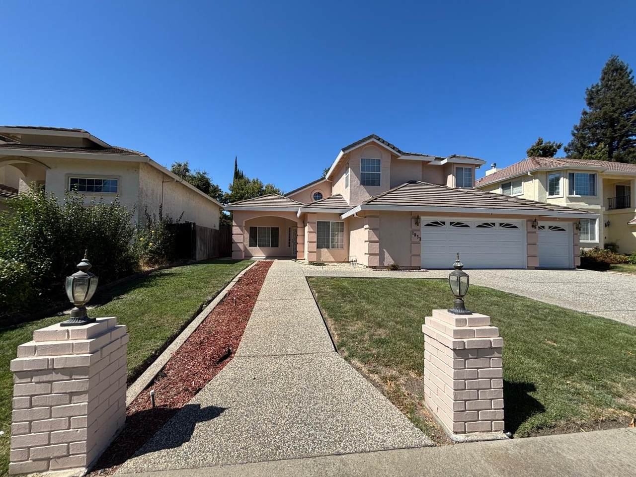 1053 L Aloutte Way - Photo 1