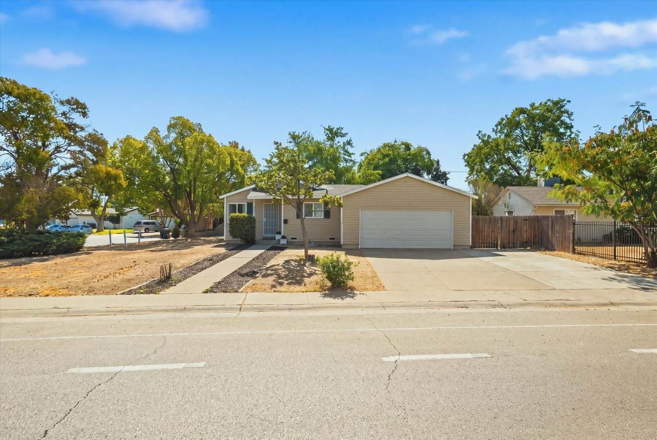 5524 53rd Avenue - Photo 1