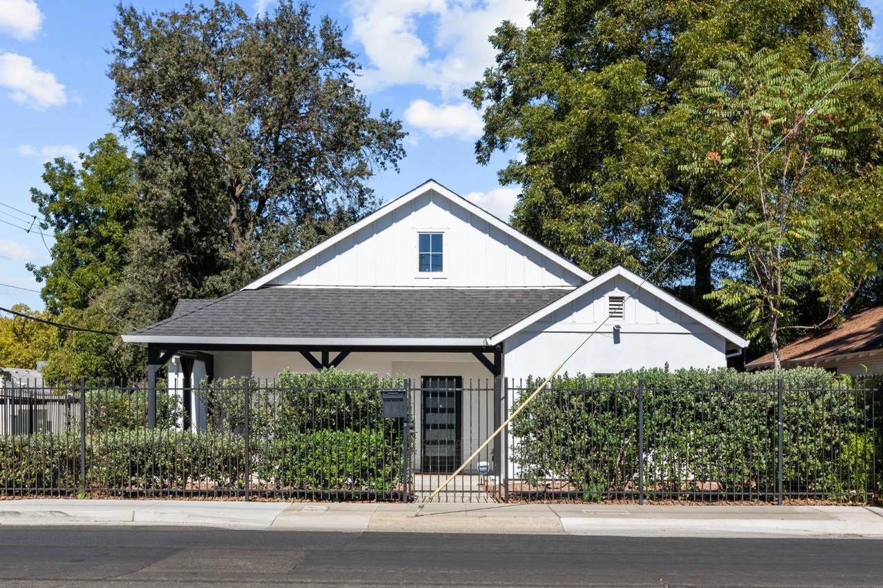 3307 12th Avenue - Photo 1