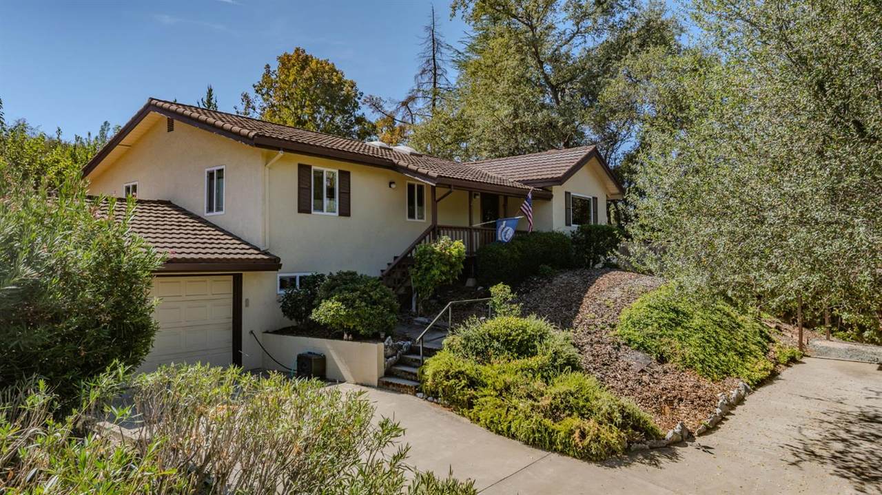 28 Frontier Drive - Photo 1