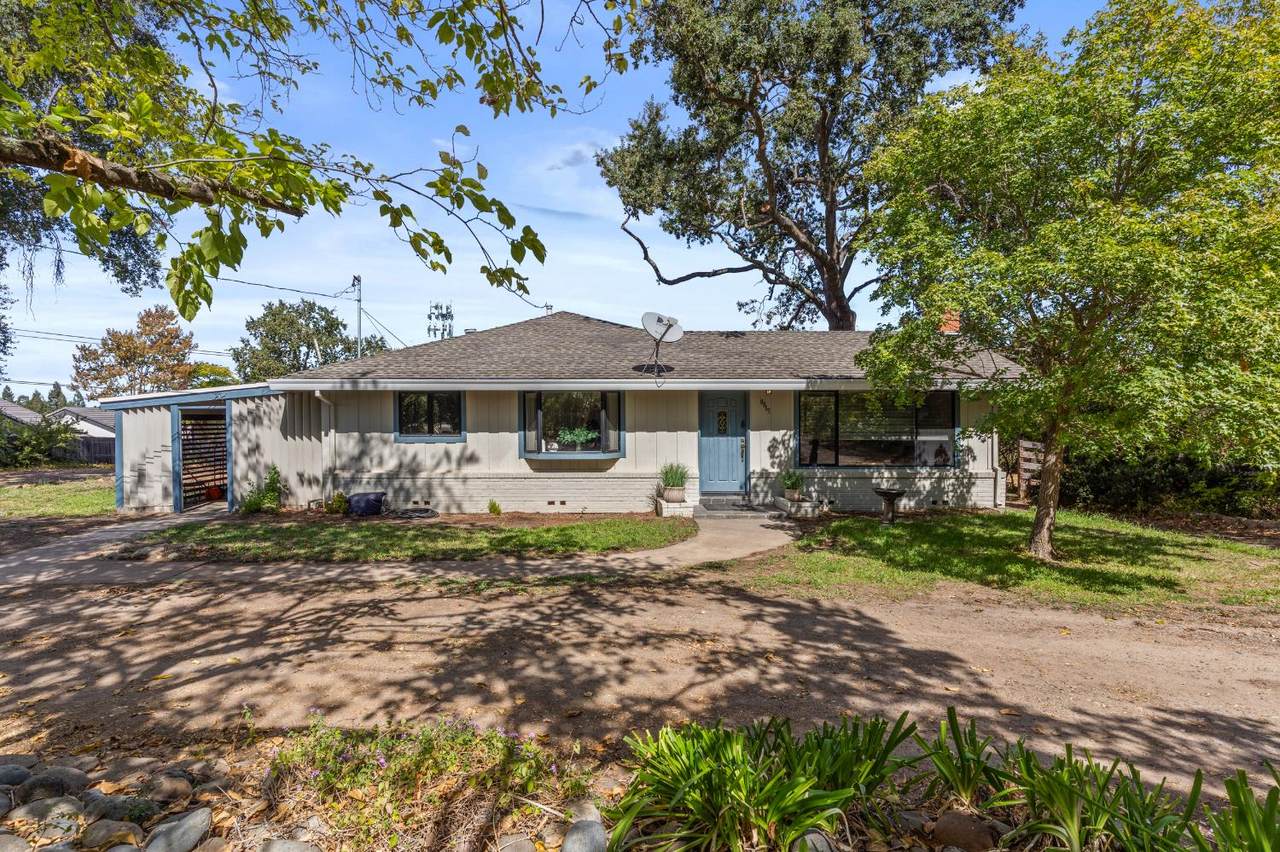 8865 Phoenix Avenue - Photo 1