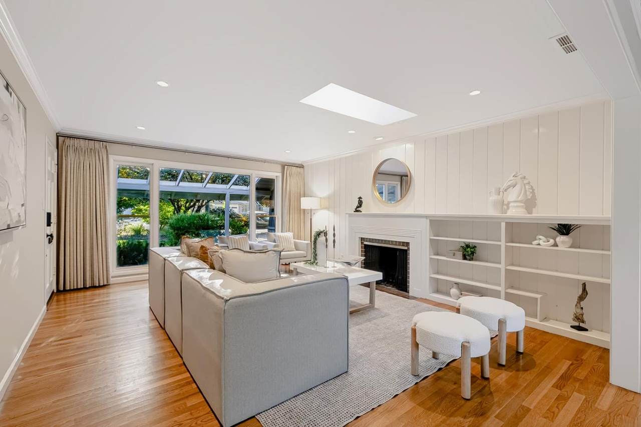 361 Ross Way - Photo 1