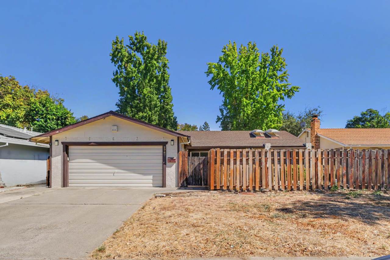 2767 Londonderry Drive - Photo 1
