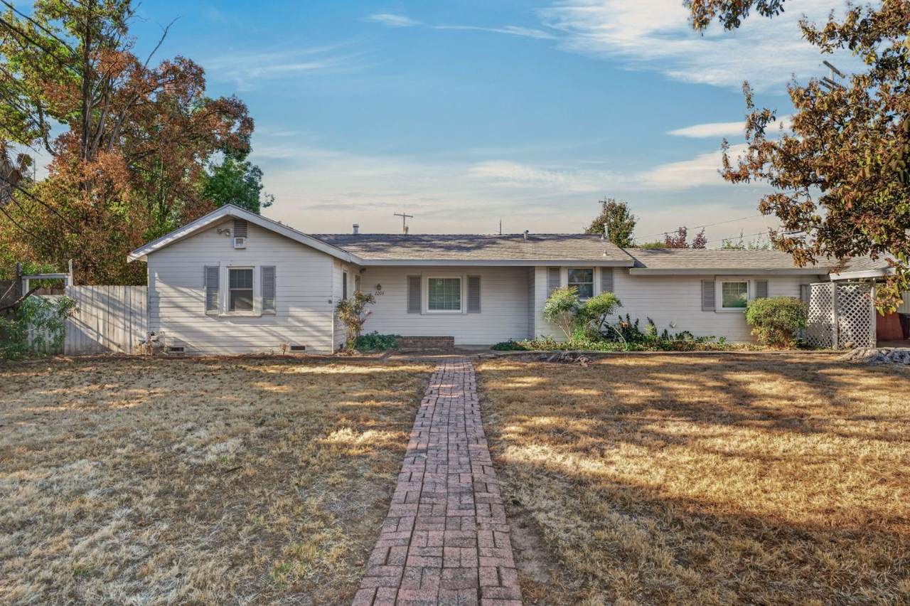 2204 Pyramid Way - Photo 1
