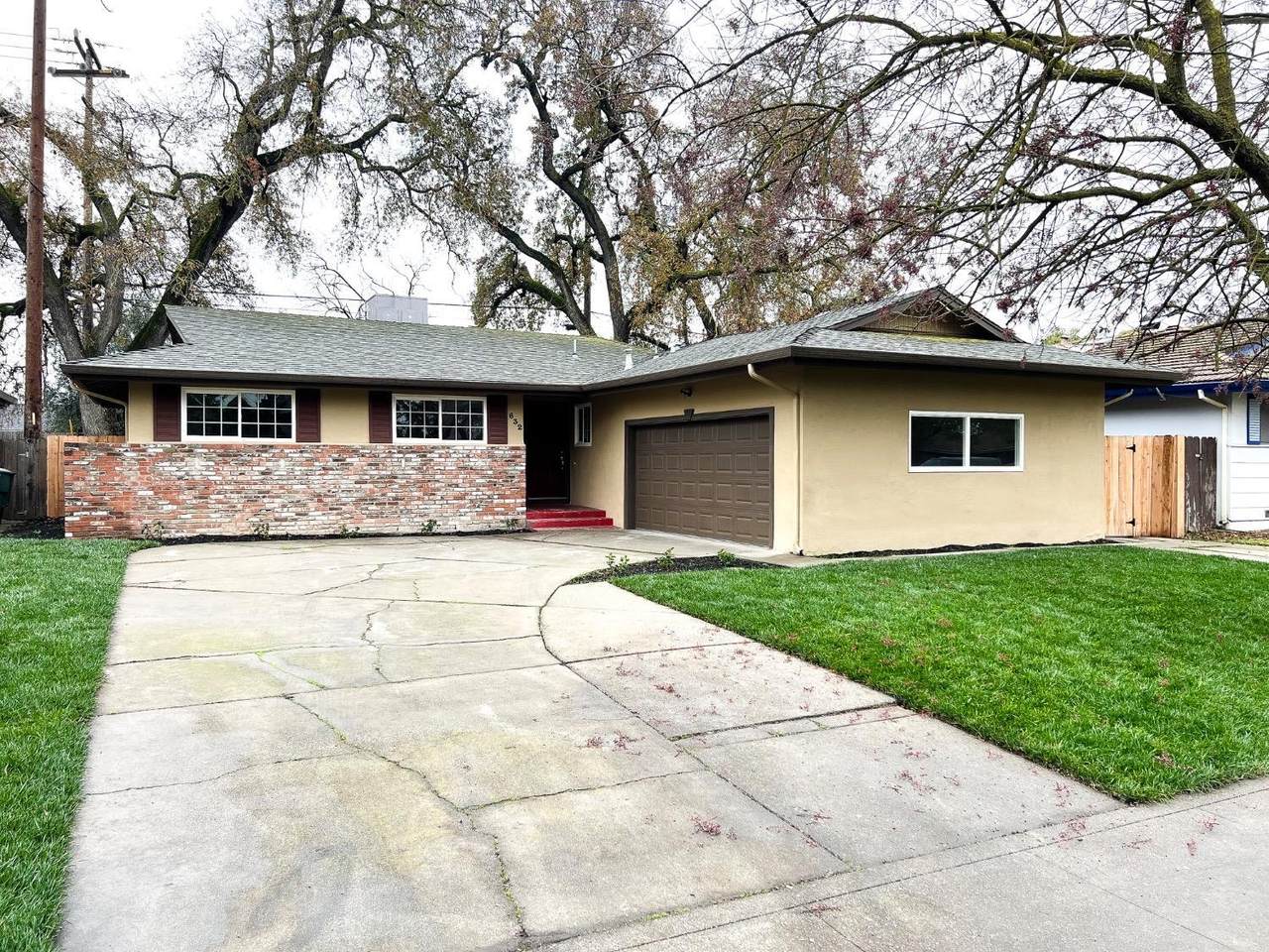632 Highmoor Avenue - Photo 1
