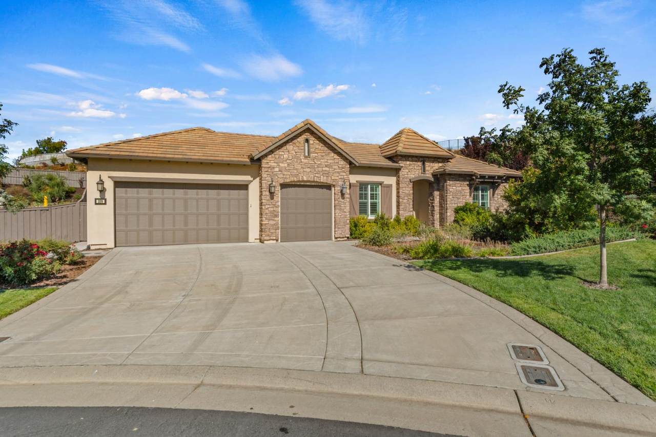 239 Candlewood Court - Photo 1