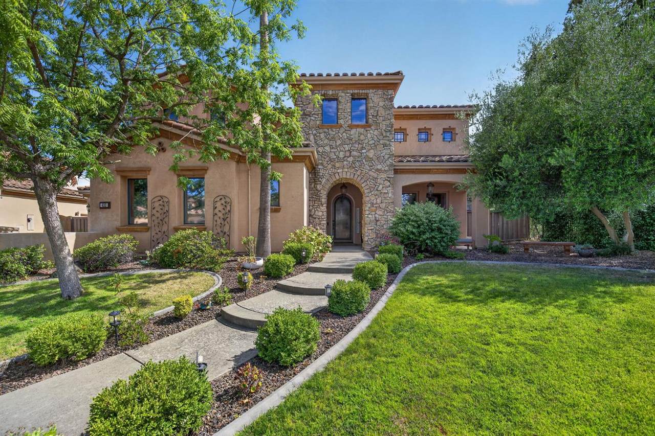 433 Calabria Court - Photo 1