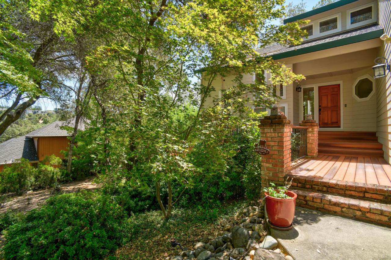 2547 Lakeridge Oaks Drive - Photo 1