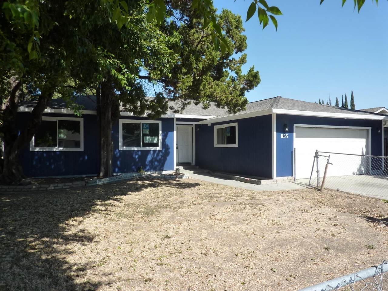 835 Clinton Drive - Photo 1