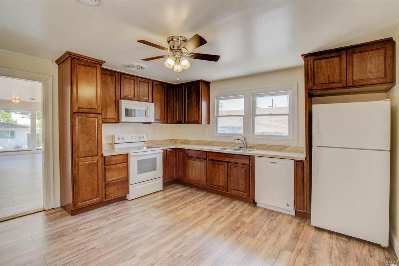 206 Crest Street - Photo 1