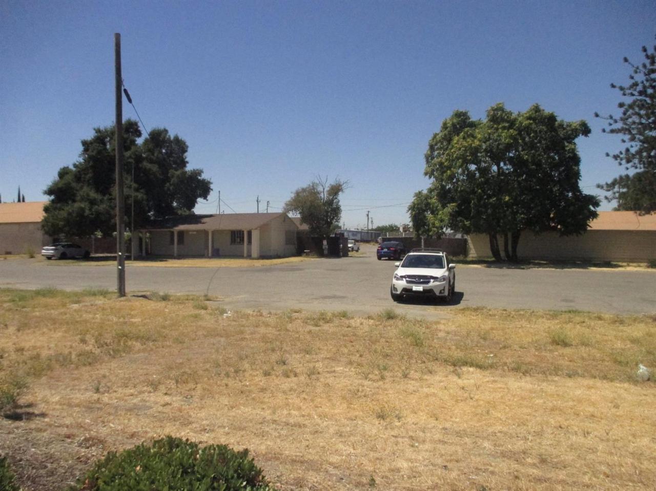 1611 Airport Way - Photo 1