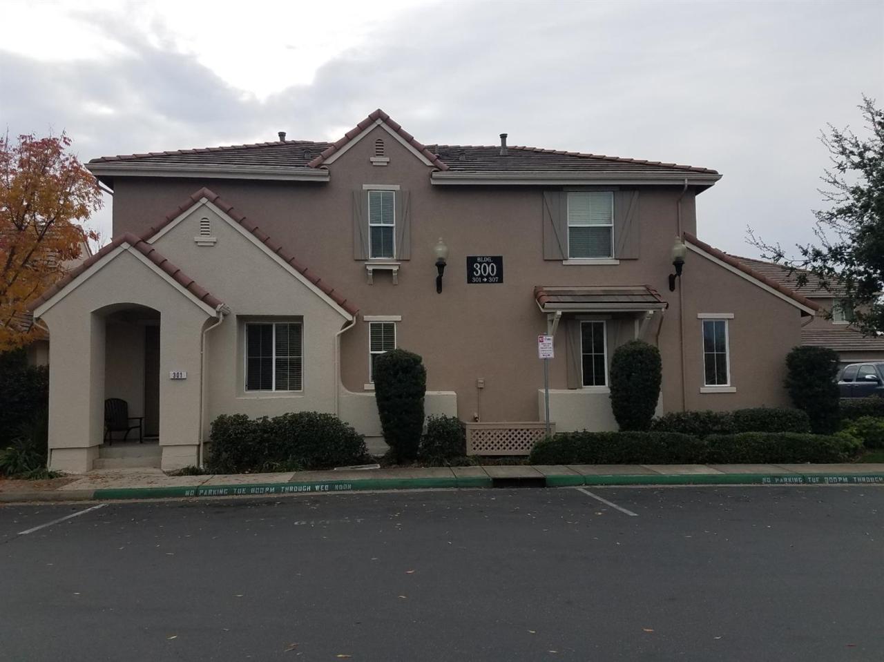 301 Esplanade Circle - Photo 1