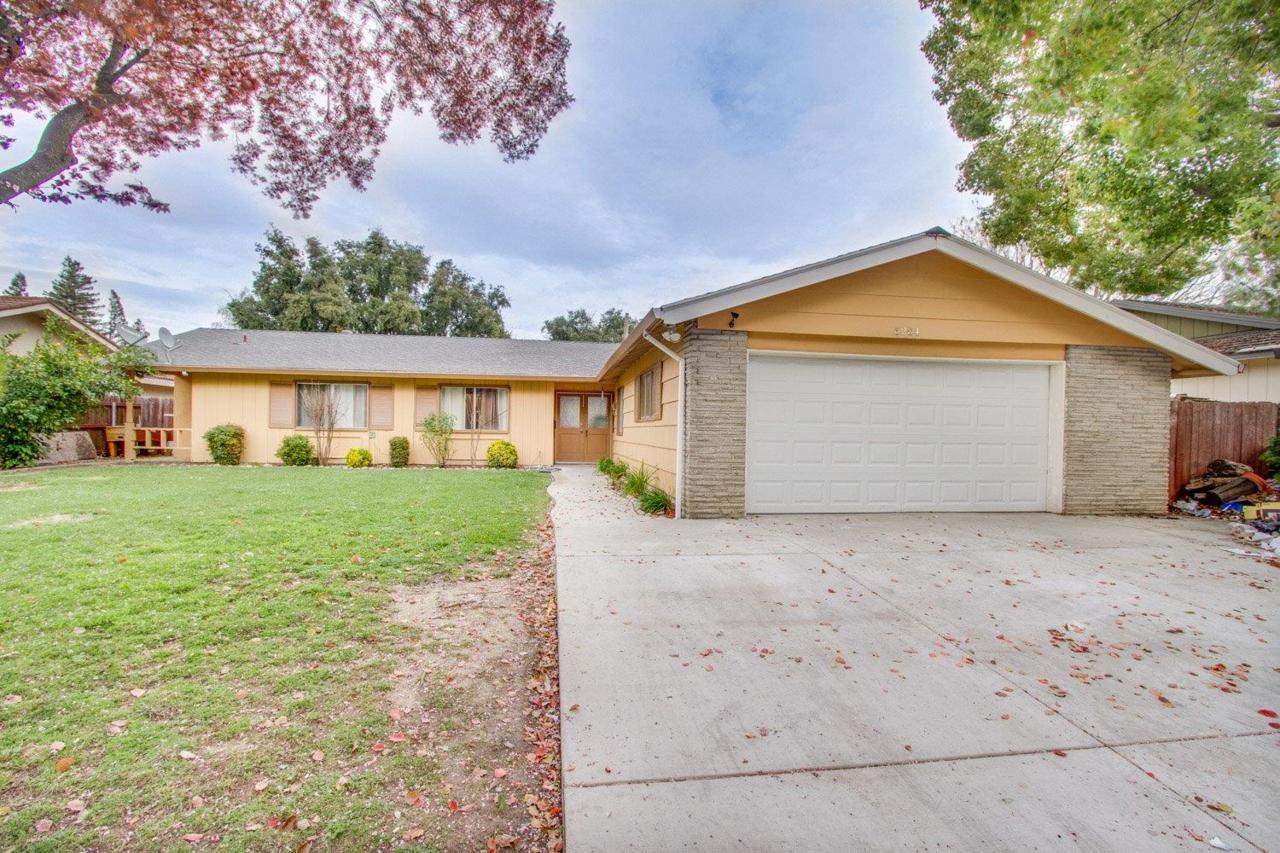 6204 Fennwood - Photo 1