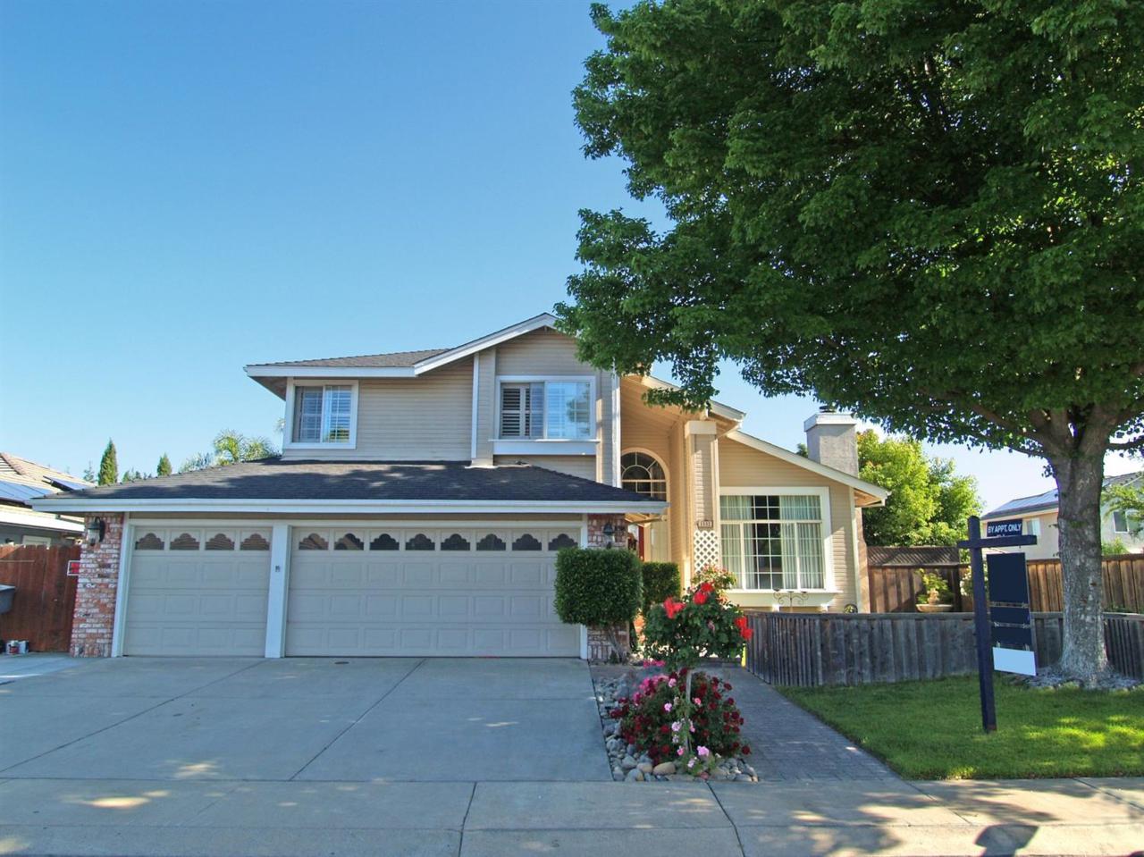 1552 Crestwood - Photo 1