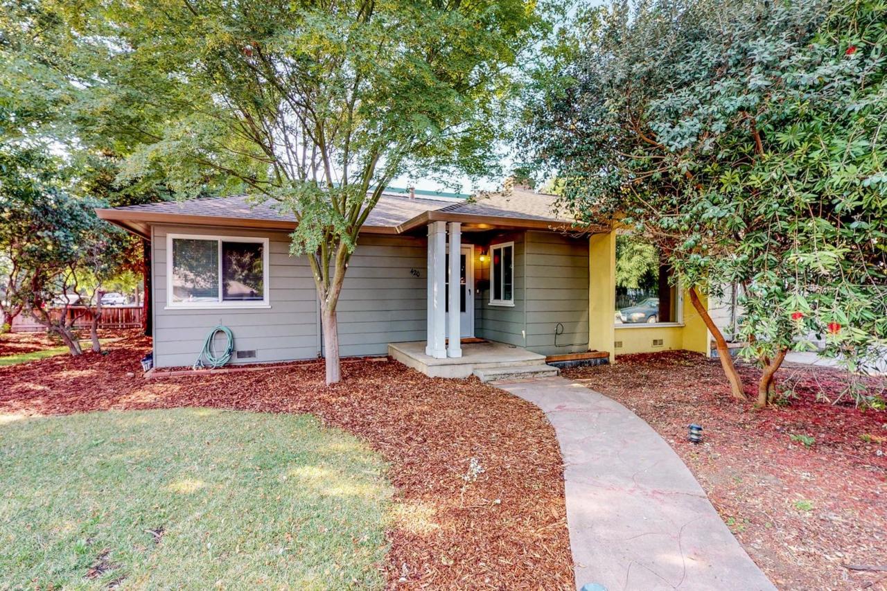 420 9th Street - Photo 1