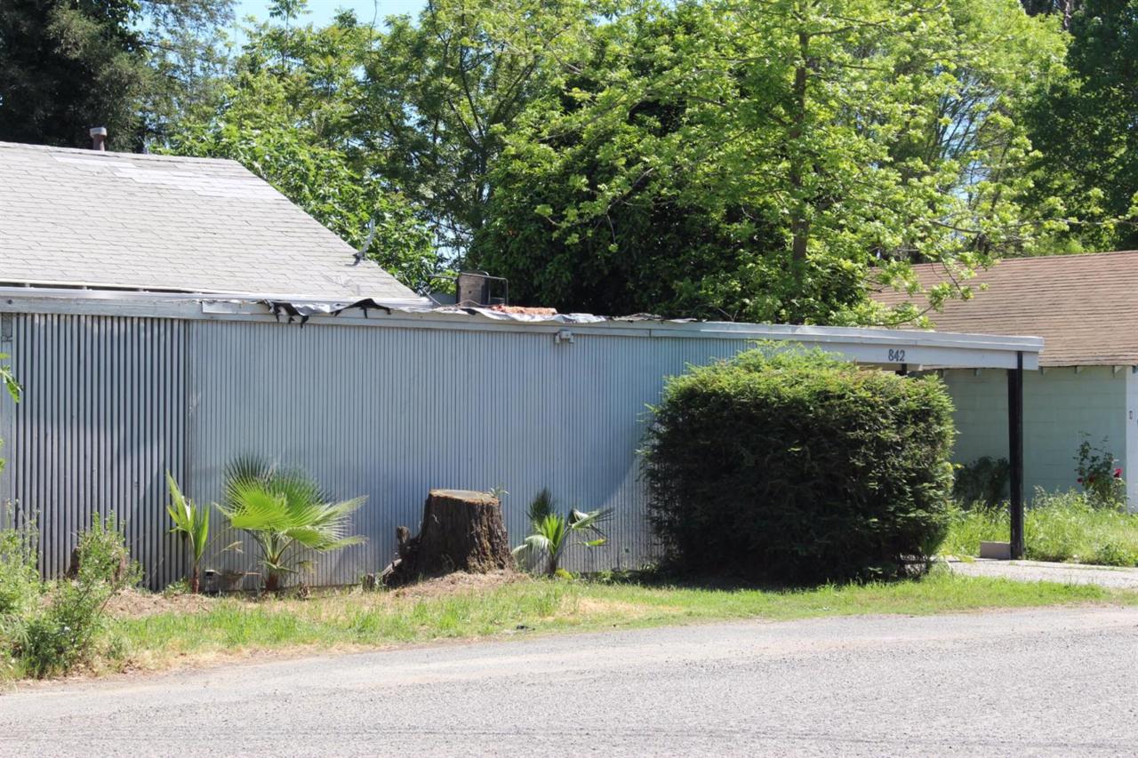 842 Cedar - Photo 1