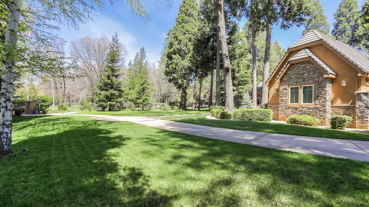 13101 Somerset Drive - Photo 1