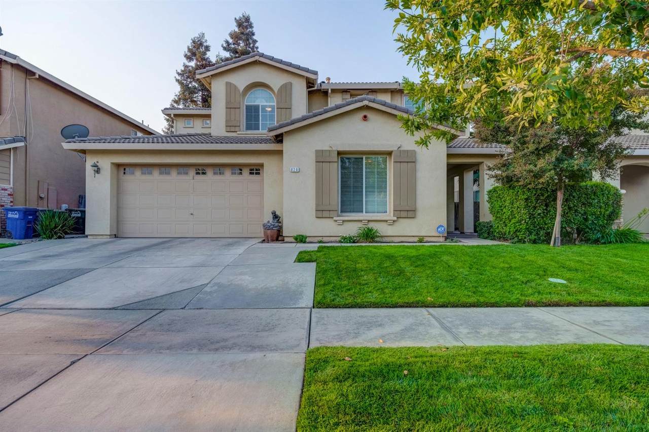 826 Round Hill Drive - Photo 1