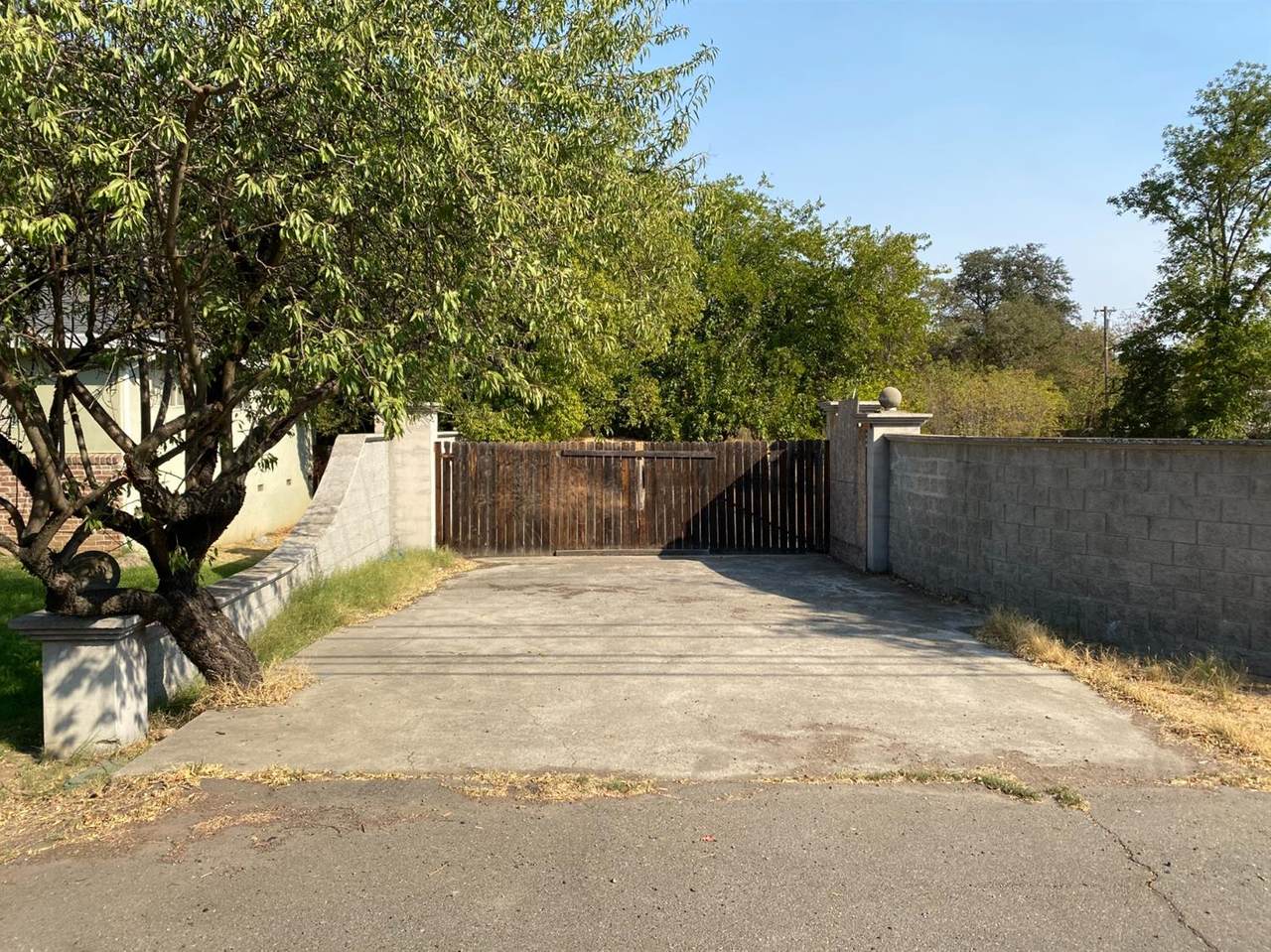 2720 Walnut Avenue - Photo 1