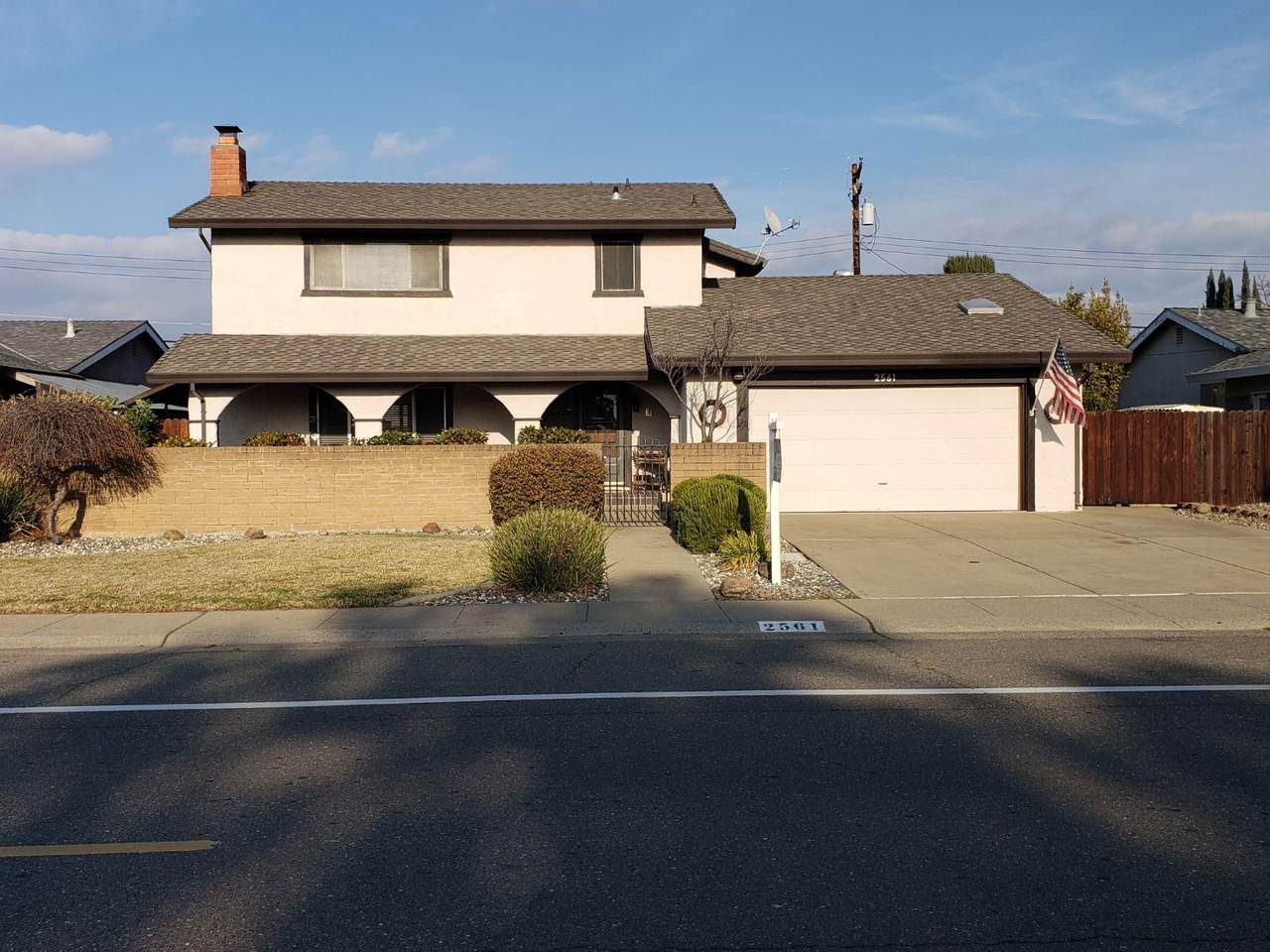 2561 Queenwood Drive - Photo 1