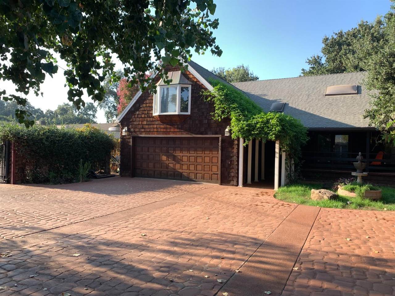 2301 Live Oak Court - Photo 1