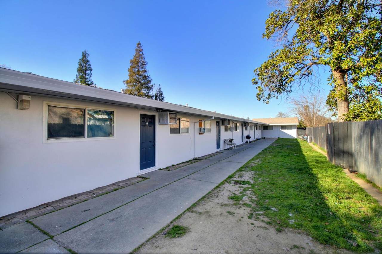 999 Arcade Boulevard - Photo 1