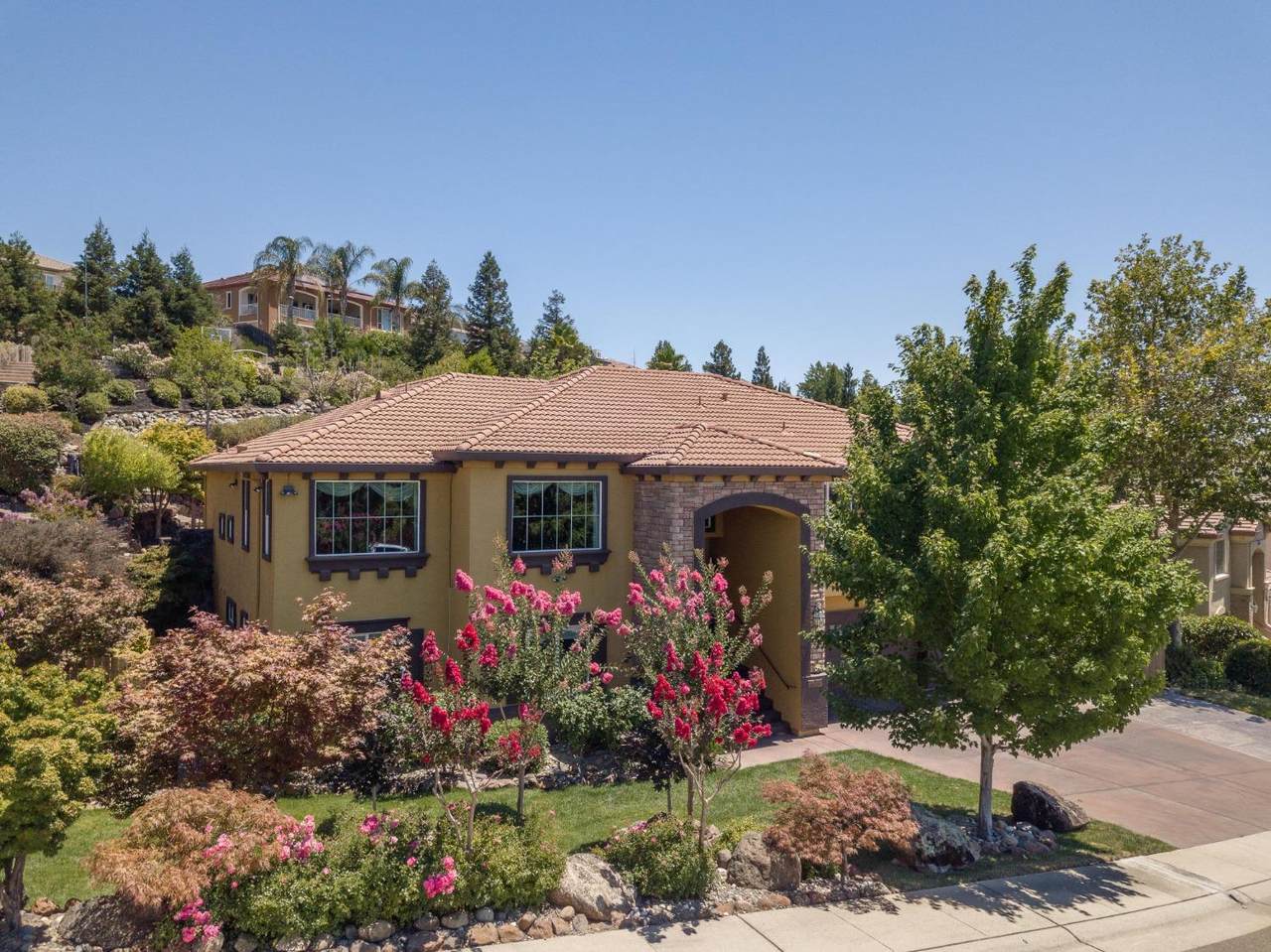 438 Listowe Drive - Photo 1
