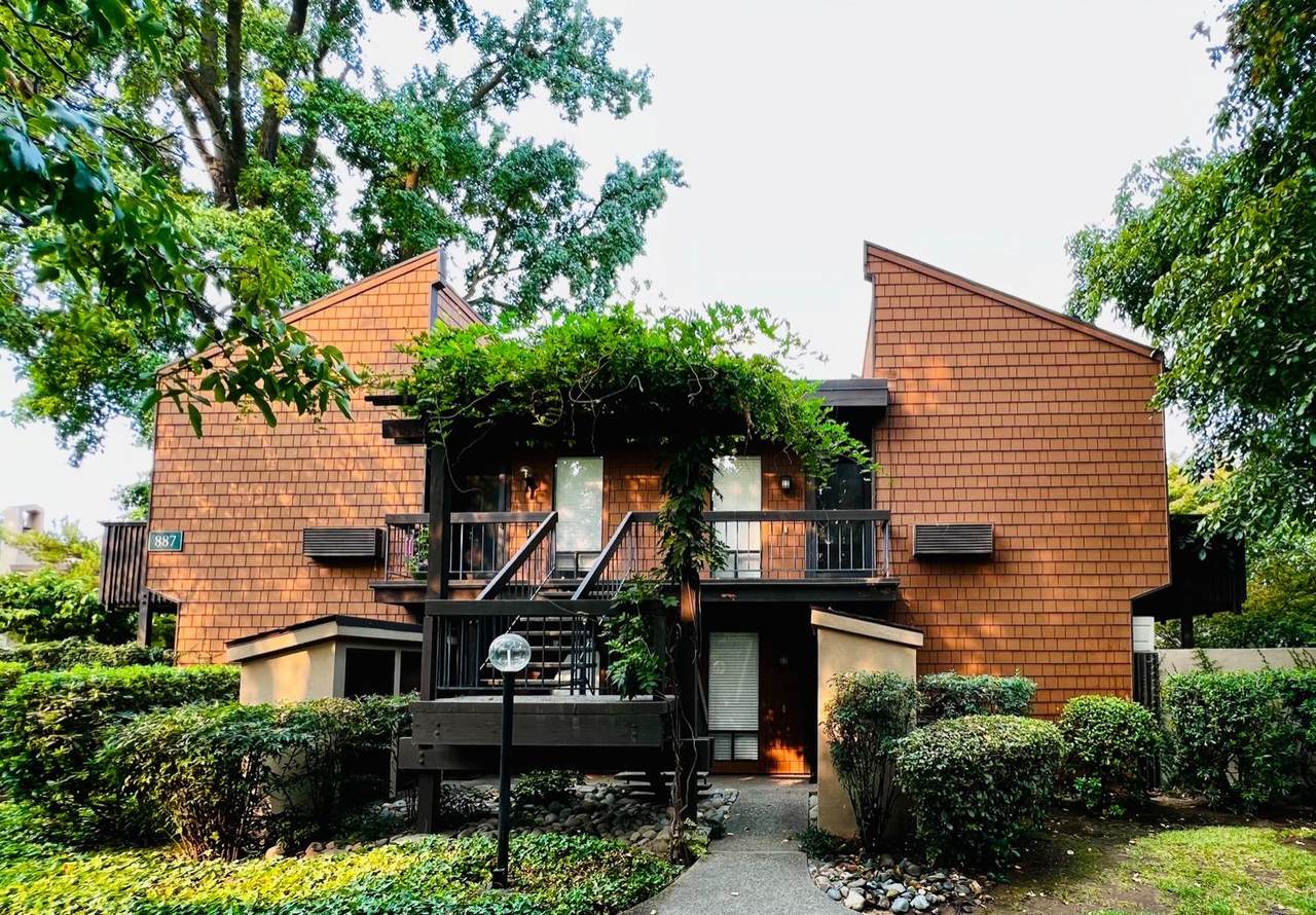 887 Woodside Lane - Photo 1