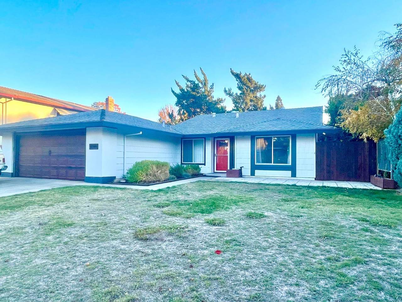 9290 Sungold Way - Photo 1