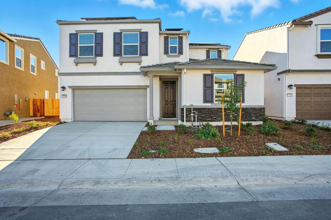 1748 Eiffel Street - Photo 1